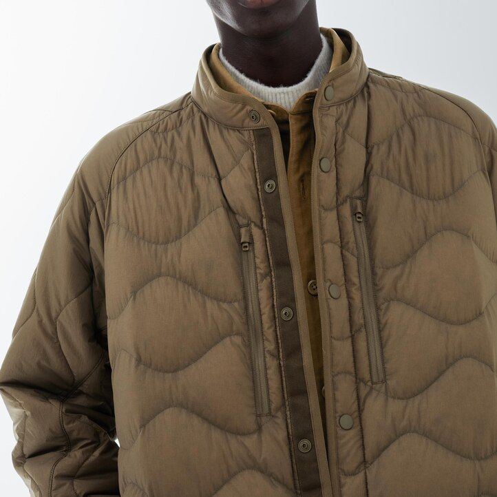 Černé pánské péřové bundy uniqlo z recyklovaného hybridu