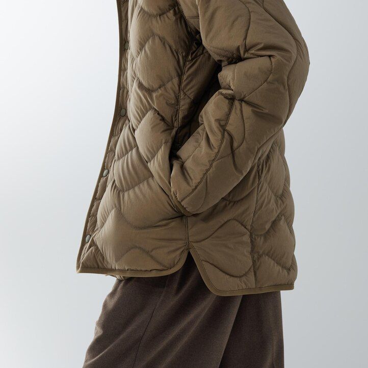 Černé pánské péřové bundy uniqlo z recyklovaného hybridu