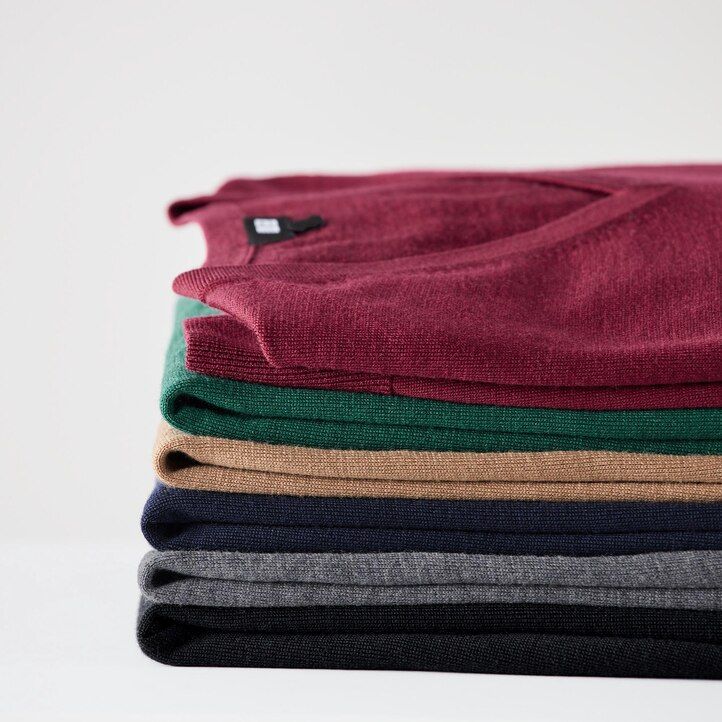 pánské šedé svetry uniqlo 100pct extra fine merino s výstřihem do v
