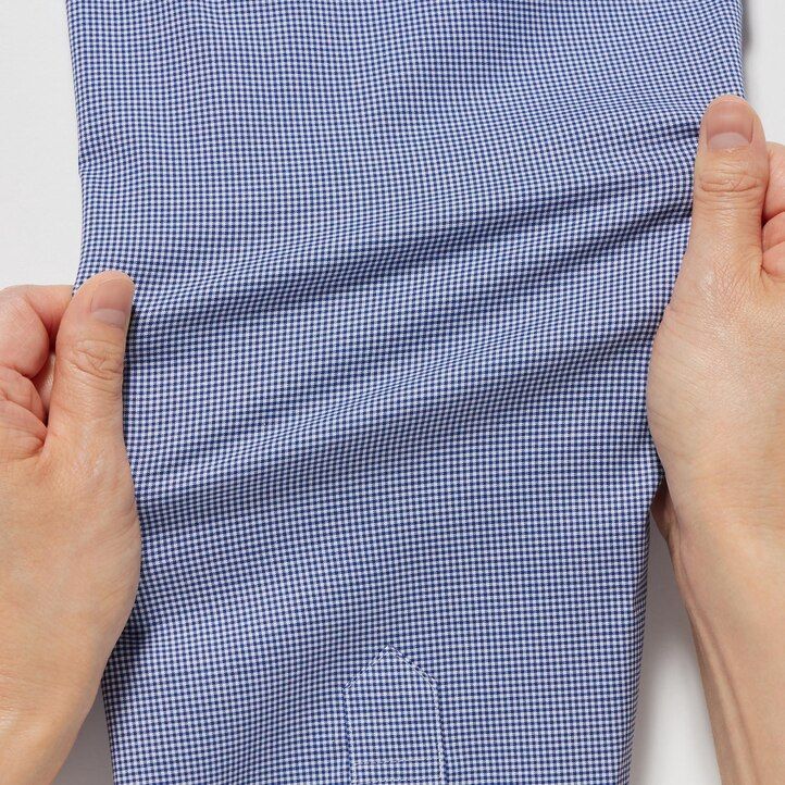 modré pánské tričko uniqlo easyre broadcloth stretch slim fit s polovykrojeným límcem