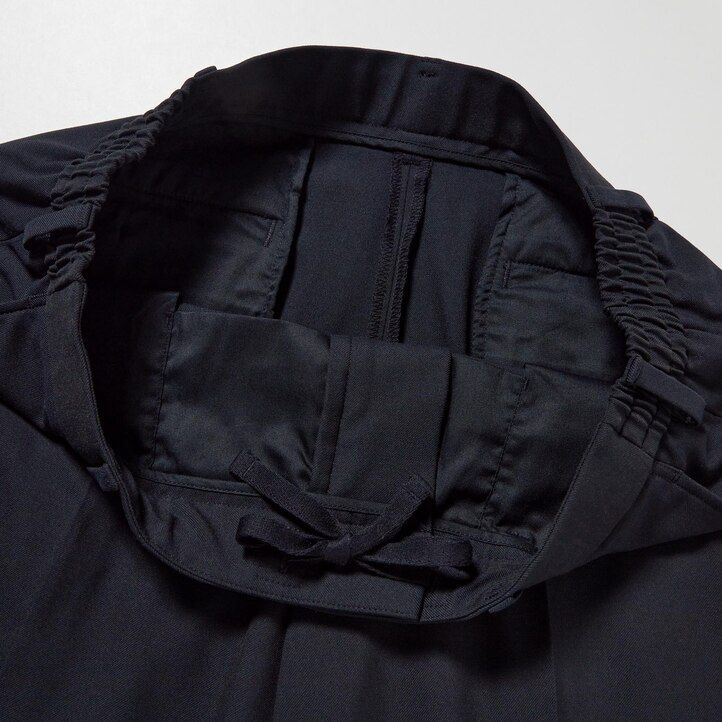 pánské kalhoty uniqlo two way stretch s plisovaným zúženým střihem béžové barvy