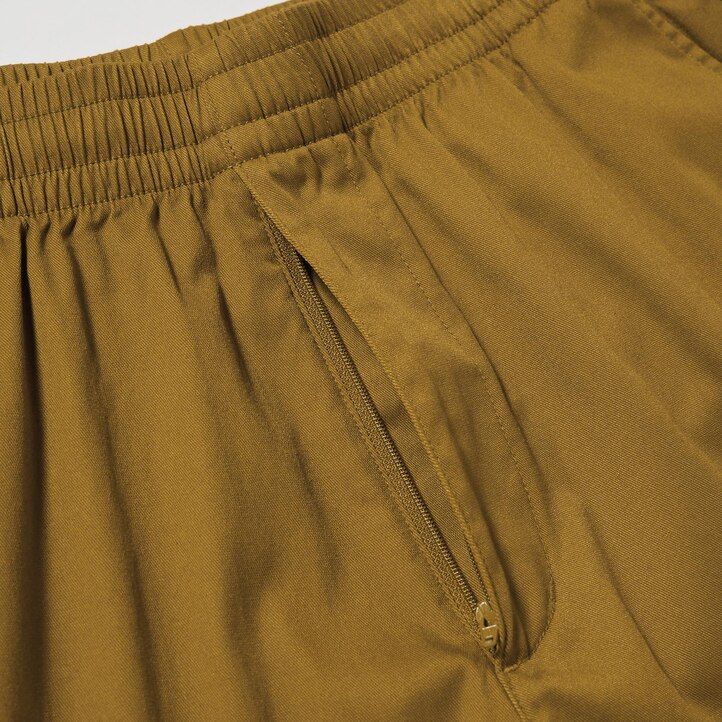 tmavě šedé pánské kalhoty uniqlo dry stretch easys