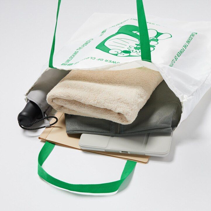 dámské kabelky uniqlo doraemon ut recycled pocket bag white