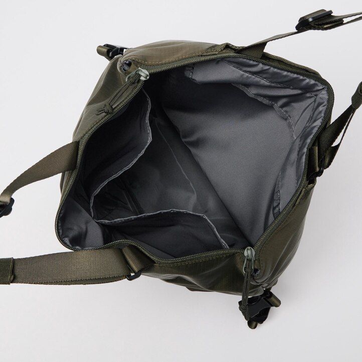 Černé dámské tašky uniqlo two way utility bag