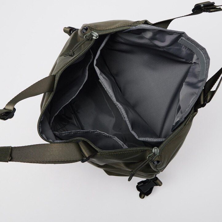 Černé dámské tašky uniqlo two way utility bag