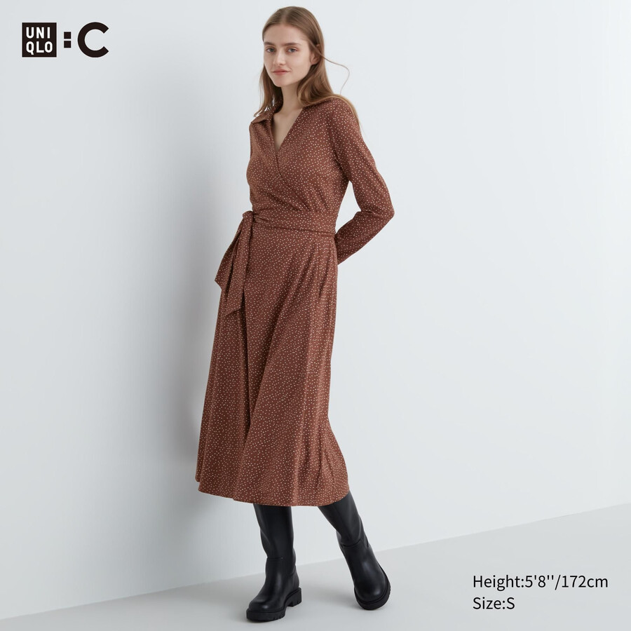 hnědé dámské zavinovací šaty uniqlo s potiskem a rukávy