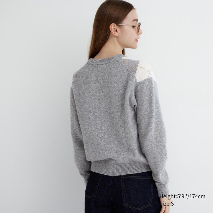 dámské světle šedé svetry uniqlo premium lambswool argyle s kulatým výstřihem