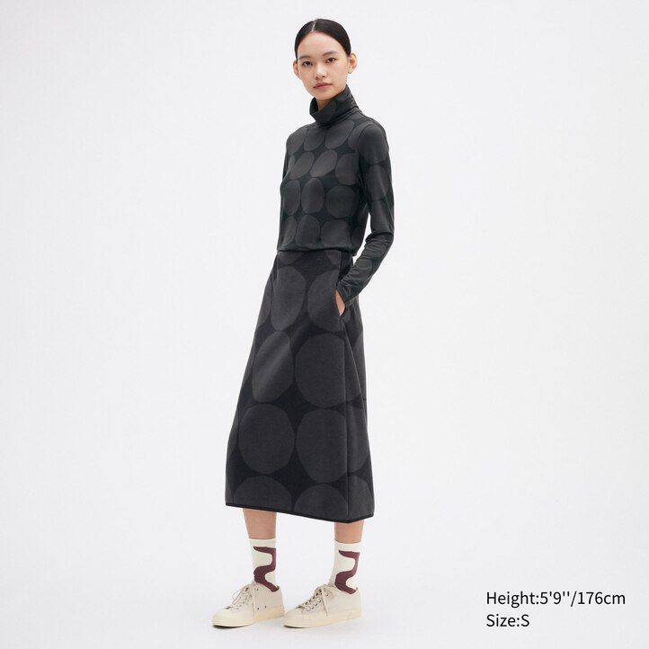tmavě šedá dámská termo trička uniqlo heattech s tečkovaným potiskem a rukávy